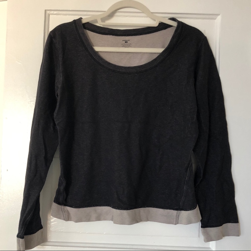 Dark gray Patagonia pullover